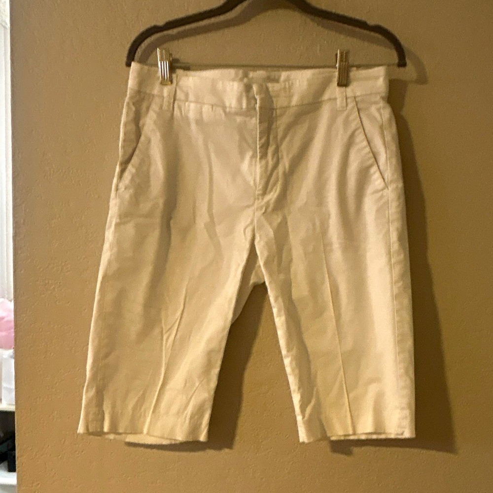 Vince. Women's White Solid Bermuda Shorts Knee-Length Regular Size M